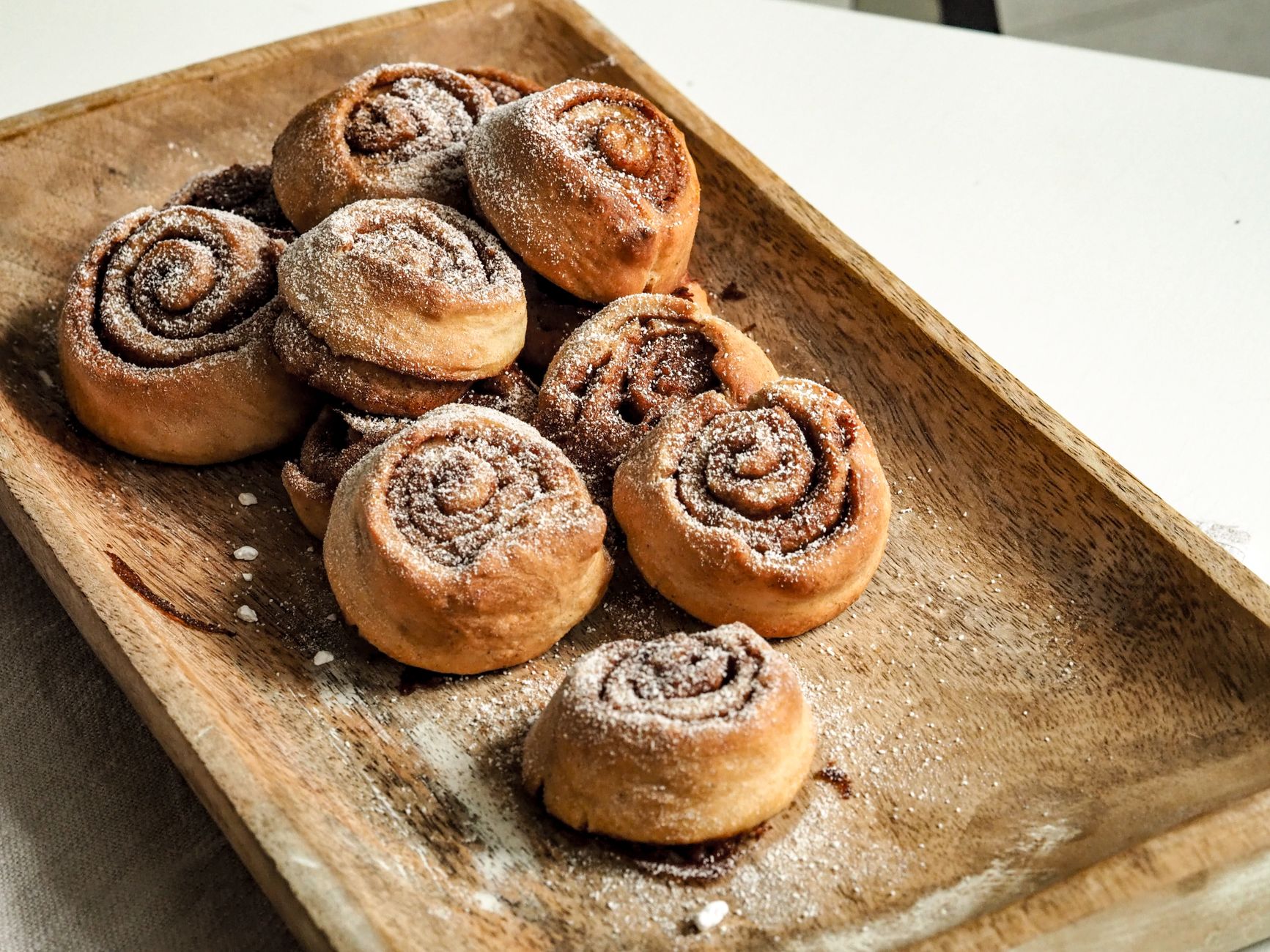 brown breads on brown wooden tray